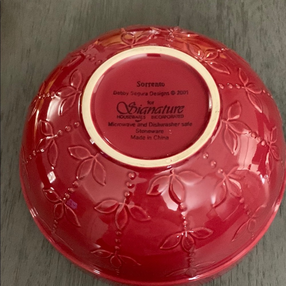 SORENTO Red Embossed serving Bowl